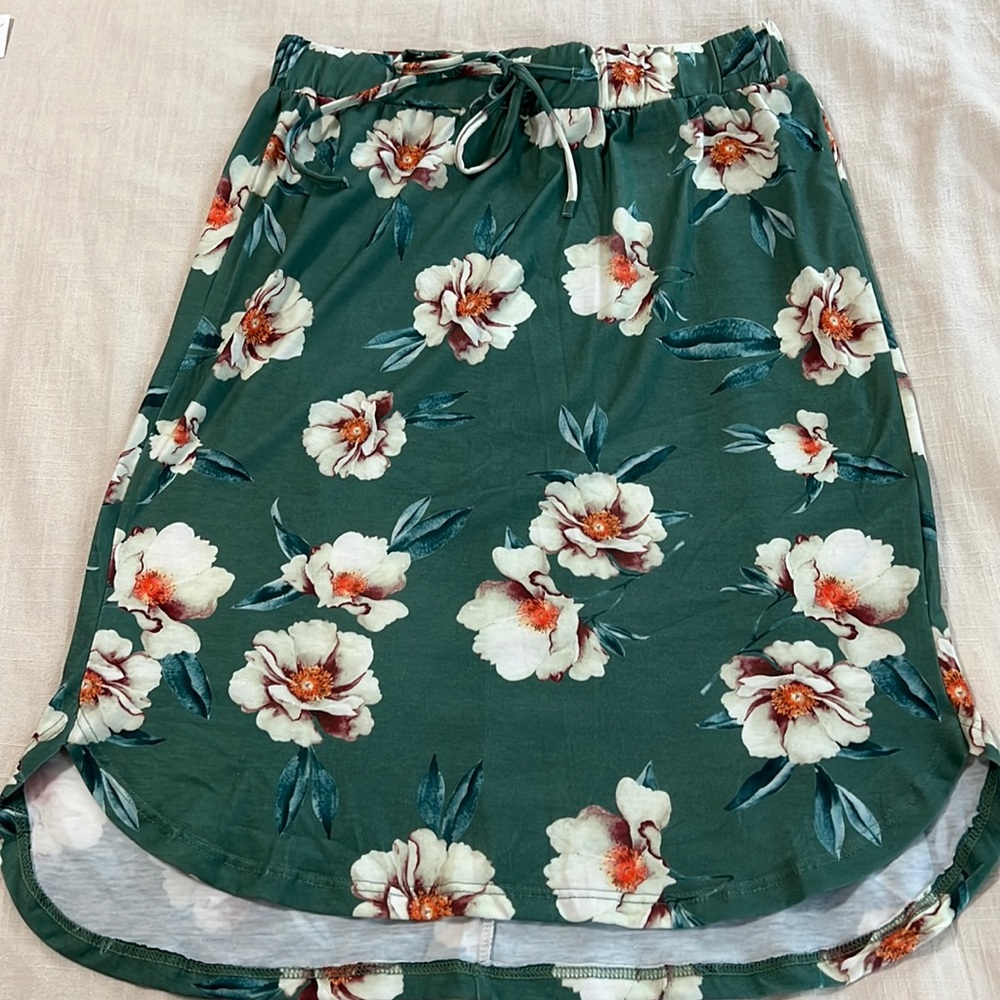 Tickled Teal Floral skirt, size medium